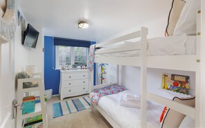 Iron/ironing board, travel cot, free WiFi, bed sheets - Red Cedars with Private Hot Tub (Bembridge)