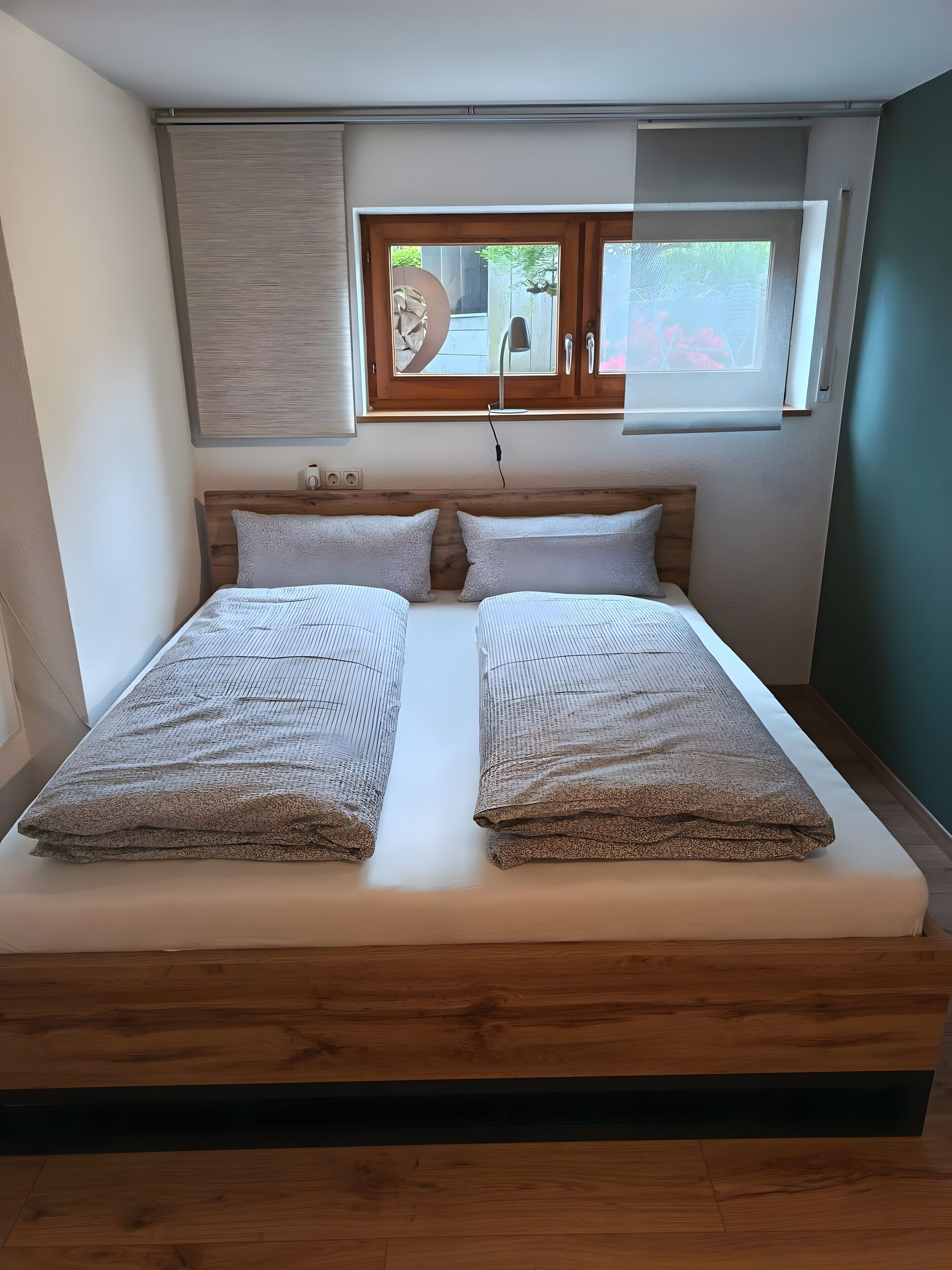 WiFi, bed sheets