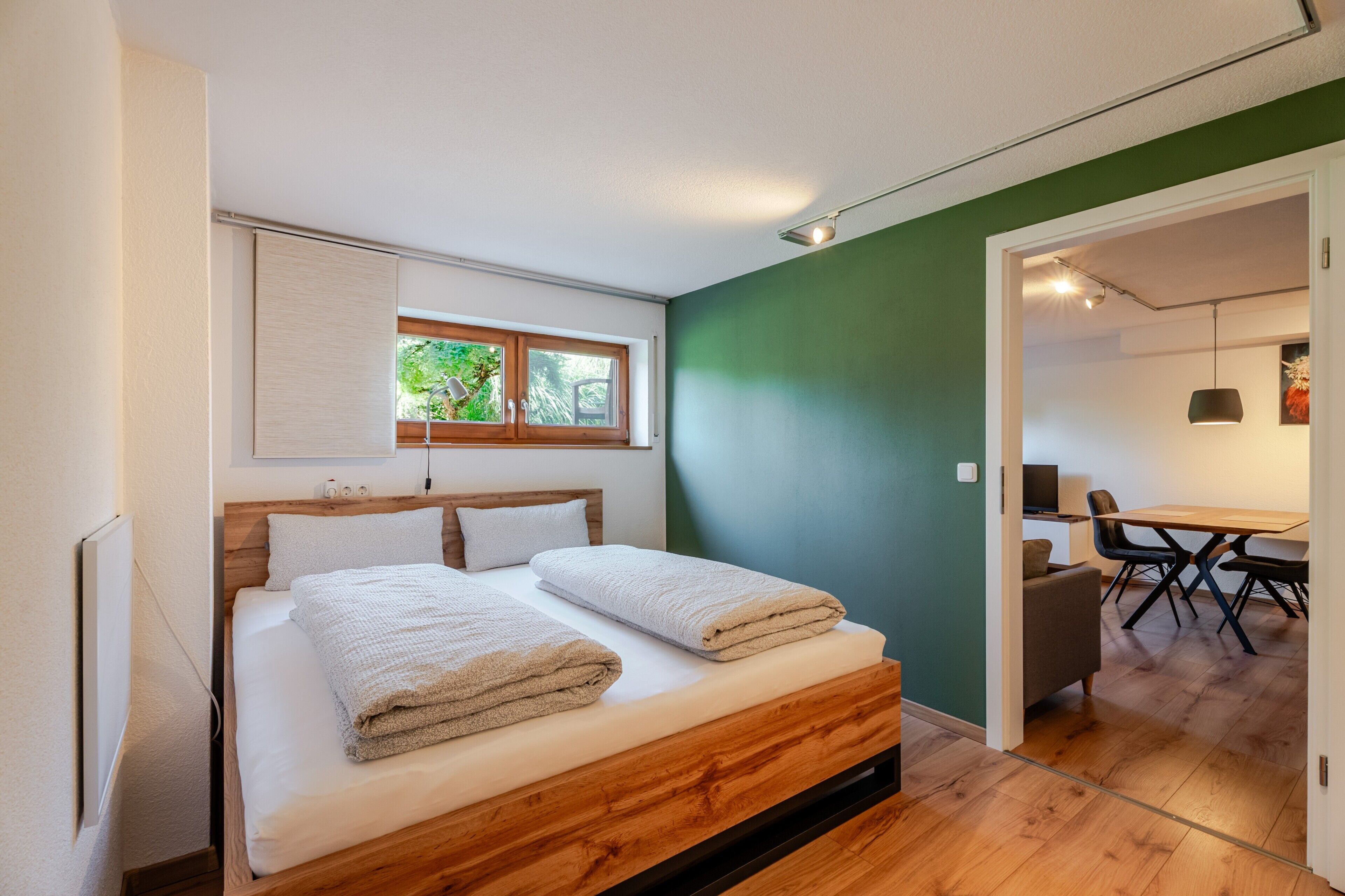 WiFi, bed sheets