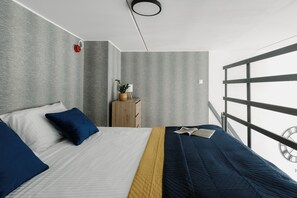 Comfort-huoneisto, parveke | Silitysrauta/-lauta, ilmainen Wi-Fi