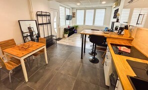 Private kitchen - Cozy 1-bedroom apartment with AC and a jetted tub in gorgeous Strasbourg (Strasbourg)