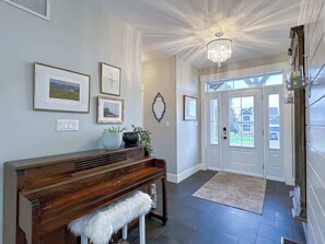 Interior - Casa Bonita PEI – Spacious, Relaxing, Dog-Friendly (Stratford)
