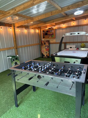 Games room - Cozy Cabin Peaceful & Private Getaway (Friendship)