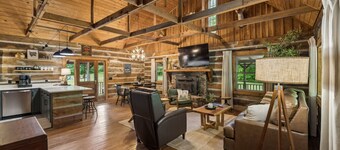Whispering Oaks Lake Cabin-90 Acre Private Retreat w Lake Access