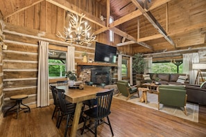 Dining - Whispering Oaks Lake Cabin-90 Acre Private Retreat w Lake Access (Lynchburg)