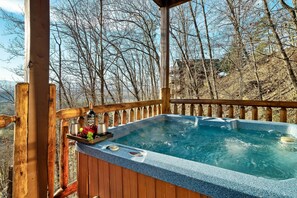 4 bedrooms, Internet - Mtn View Cabin w Hot Tub-game Room Pet Friendly (Sevierville)