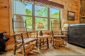 2 bedrooms, Internet - Gatlinburg-2brs-hot Tub-arcade Games-fireplace (Gatlinburg)