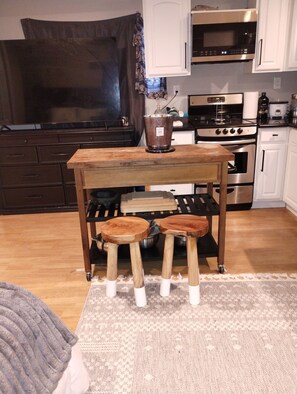 Private kitchen - Charming studio in Des Moines perfect for a relaxing getaway (Des Moines)