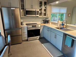 Private kitchen - Rare 3-bedroom 2.5 bath in Ocean Edge - close to rail trail (Brewster)