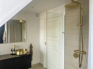 Shower - Flat with rooftop terrace in central Copenhagen (København)