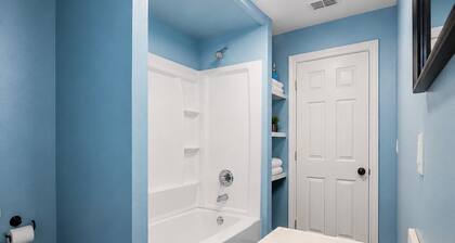 Cozy 2-bedroom apartment in charming Fort White with AC