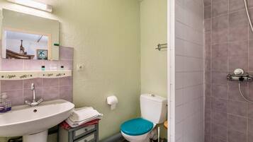 Douche, serviettes fournies