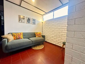 Living area - Spacious Beautiful 5-BR House in San Benito - up to 20 people! Big Garden! (San Salvador)
