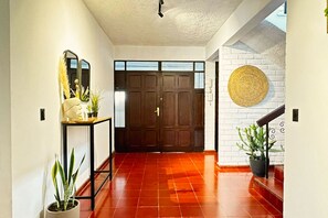 Interior - Spacious Beautiful 5-BR House in San Benito - up to 20 people! Big Garden! (San Salvador)