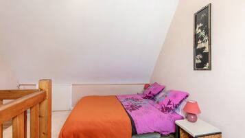 WiFi, bed sheets