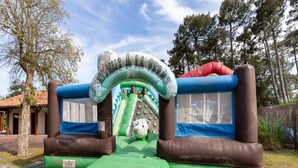 An inflatable bounce house with a slide and a cow figure. - Beach Retreat With Pool & Tennis (Ondres)