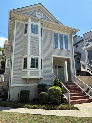 Exterior - Midtown Gem Steps to Piedmont Park / Stylish 1BR (Atlanta)