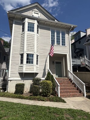 Exterior - Midtown Gem Steps to Piedmont Park / Stylish 1BR (Atlanta)