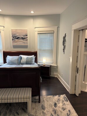 Iron/ironing board, Internet, bed sheets - Midtown Gem Steps to Piedmont Park / Stylish 1BR (Atlanta)