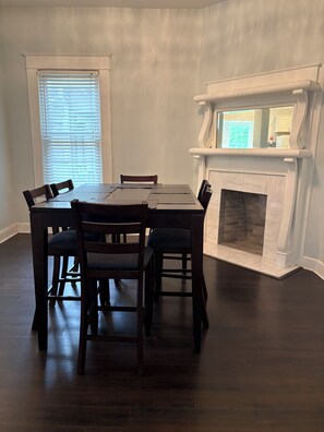 Dining - Midtown Gem Steps to Piedmont Park / Stylish 1BR (Atlanta)