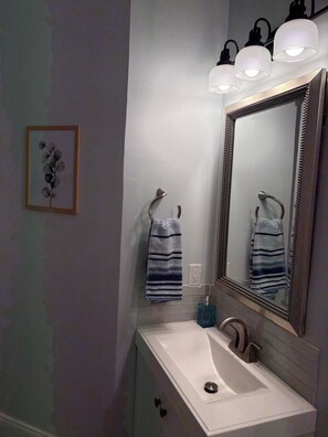 Shower, hair dryer, towels, soap - Midtown Gem Steps to Piedmont Park / Stylish 1BR (Atlanta)