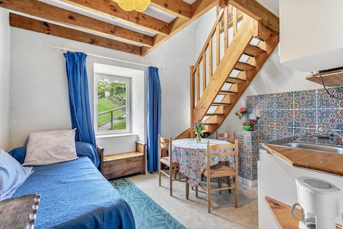 Bed and Breakfast 'Chambre Rêve Bleu' with Shared Terrace, Shared Garden and Wi-Fi