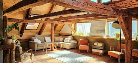 テレビ、暖炉. Half-timbered farmhouse from 1842 in Altmark