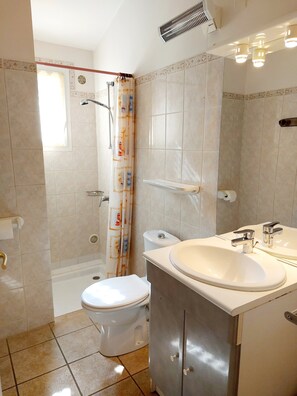 Shower - Holiday Home “Le Cade - La Fontinelle” (Bessas)