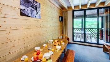 Apartment | Dining