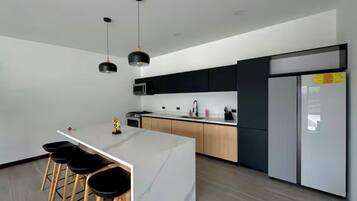 Casa, 1 habitación, alberca privada, vista al jardín | Interior