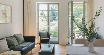 Art Deco villa with Havel views in historic Werder