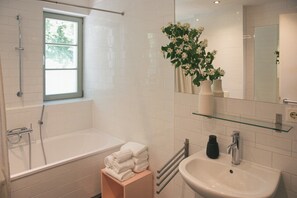 Shower - Art Deco villa with Havel views in historic Werder (Werder (Havel))