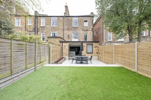 Outdoor dining - Modern flat in the heart of Hackney (London)