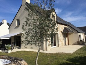 Exterior - LARGE HOUSE 4 bedrooms. 125 m2 .2 closed garages (Ploeren)