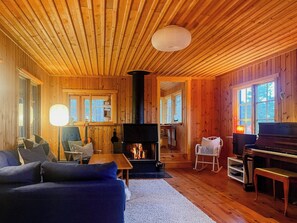 TV, fireplace - Archipelago charm on Möja near sea and nature (Möja)