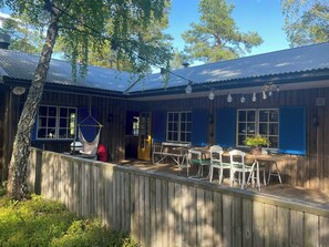 Outdoor dining - Archipelago charm on Möja near sea and nature (Möja)