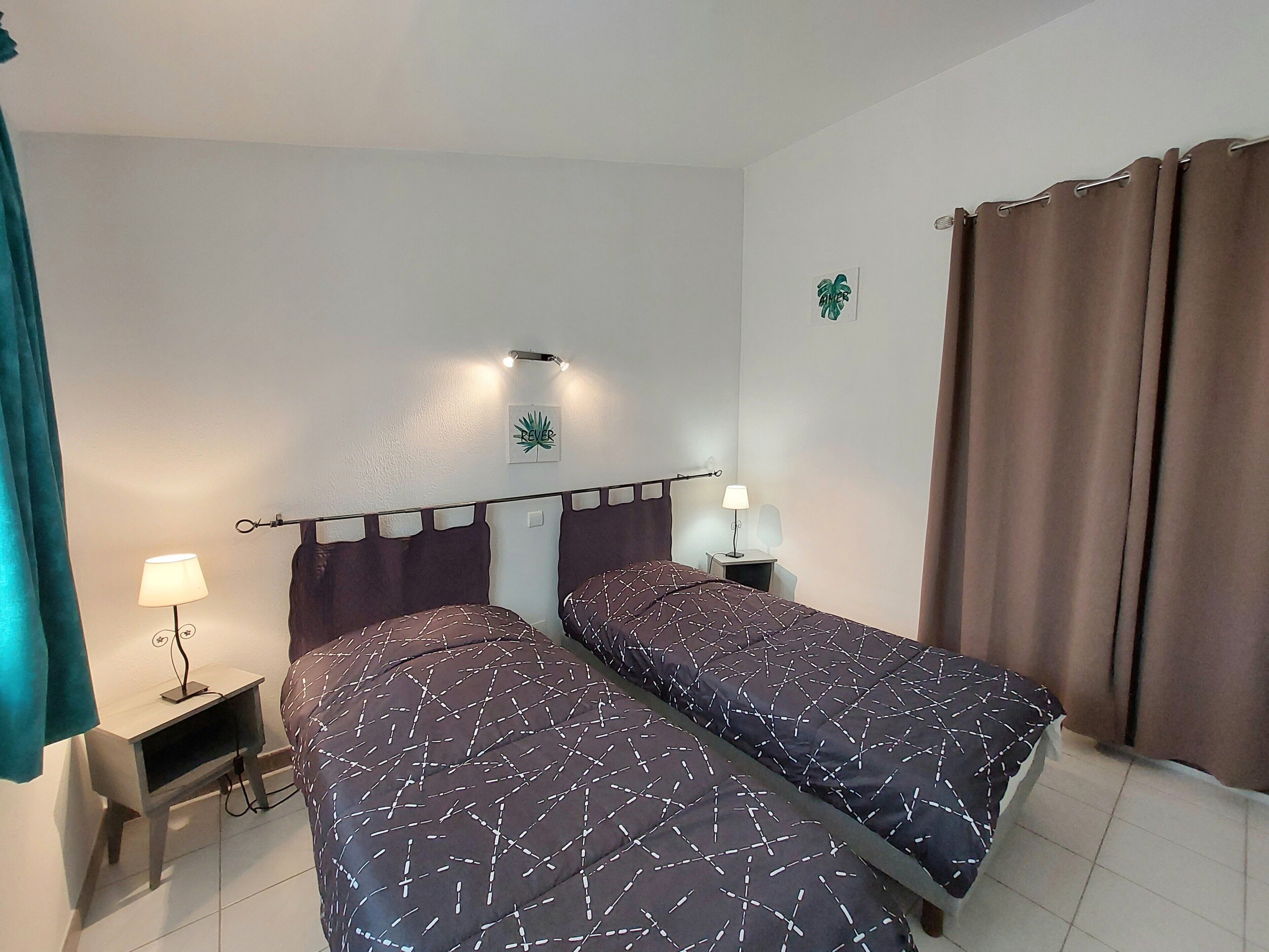 2 Schlafzimmer, Bügeleisen/Bügelbrett
