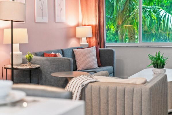 Living area - Boca Raton Apartment Near Mizner Park. Walk to Beach. (Boca Raton)