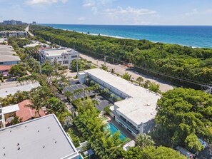 Exterior - Boca Raton Apartment Near Mizner Park. Walk to Beach. (Boca Raton)