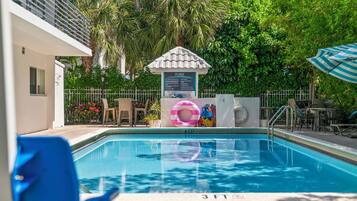 Outdoor pool, a heated pool