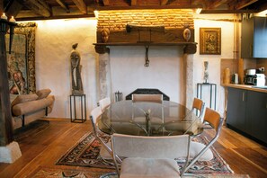 Dining - Twin houses on the Plateau de Millevaches (Croze)