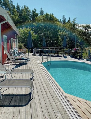 Pool - Charming 1900s Cottage in Billinge Village (Norrtälje)