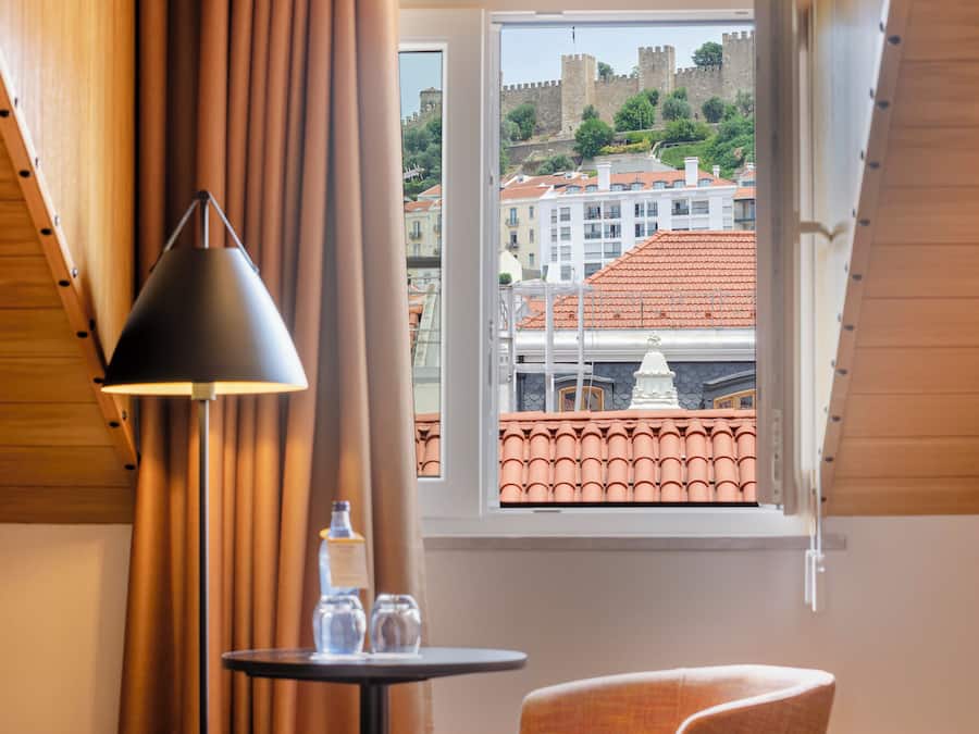 Double or Twin Room (Mansard) | Peti besi dalam bilik, meja, kalis bunyi, Wi-fi percuma