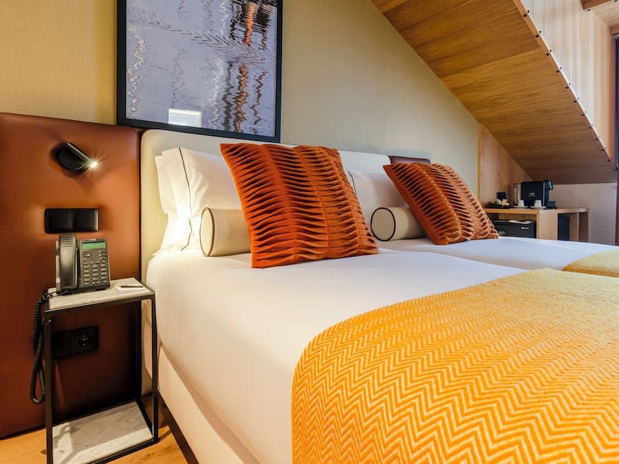 Double or Twin Room (Mansard) | In-room safe, desk, soundproofing, WiFi (free)