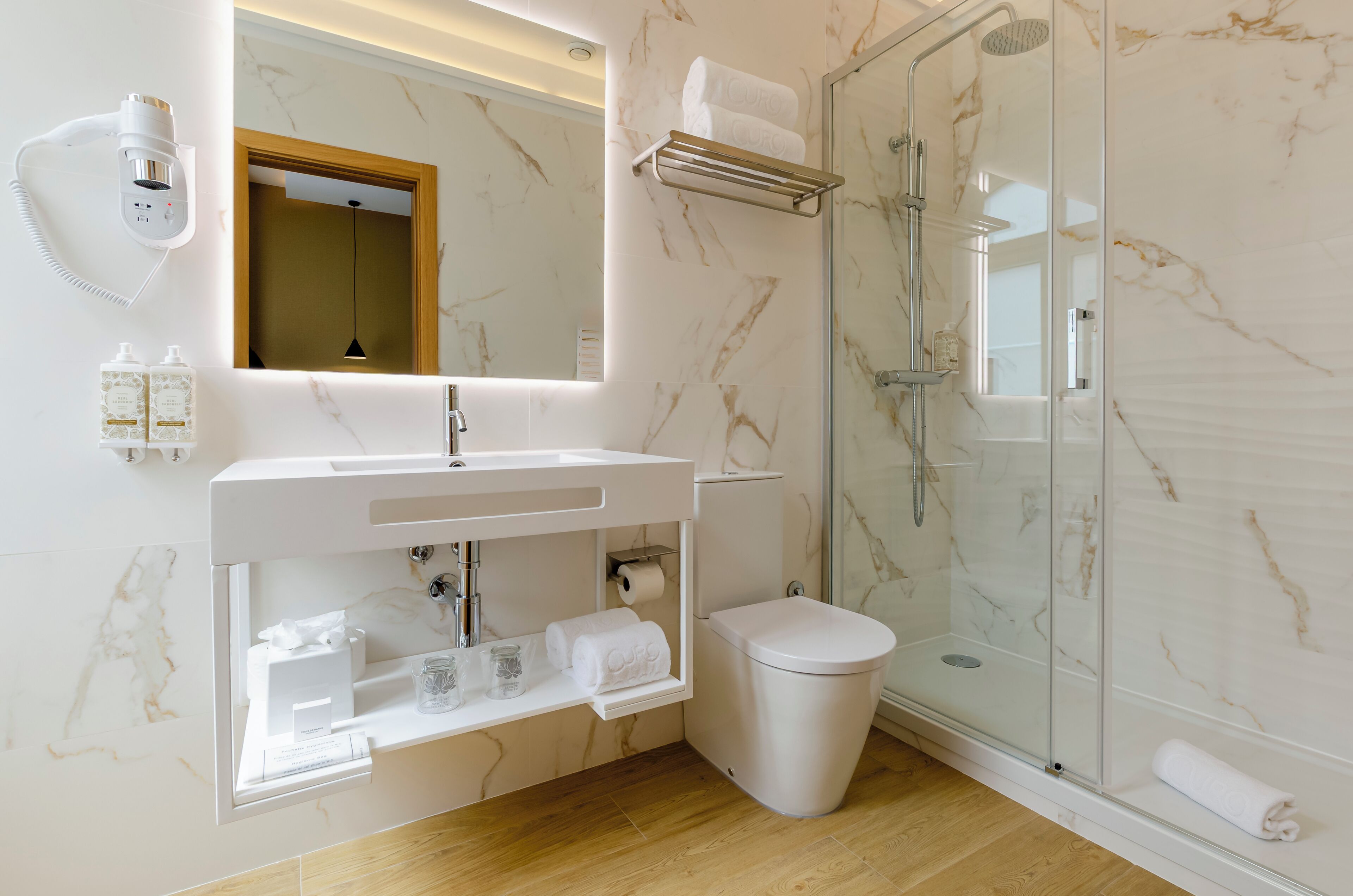 Habitación estándar con 1 cama matrimonial o 2 individuales | Baño