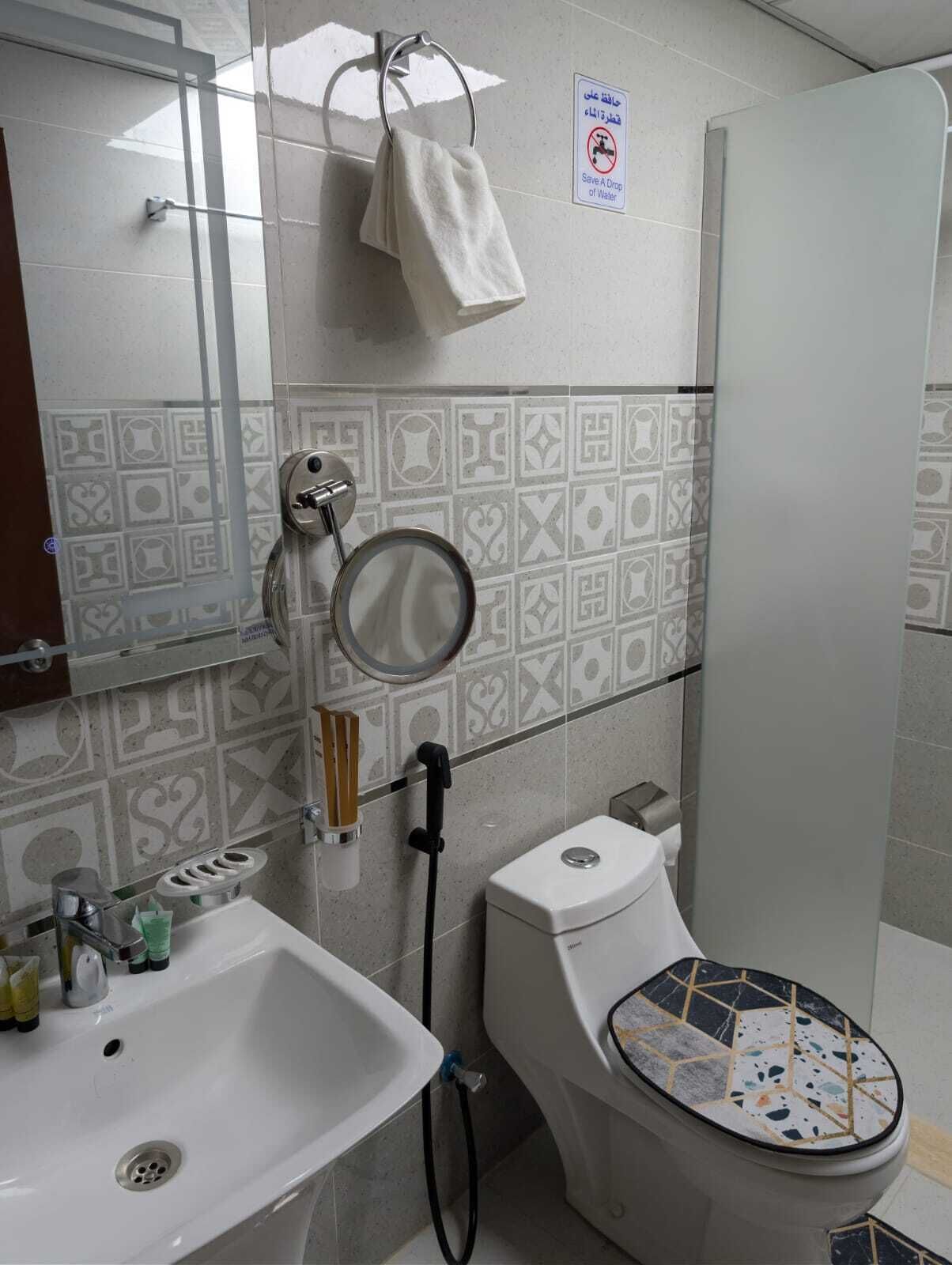 Family Quadruple Room | Bathroom | Shower, free toiletries, hair dryer, towels
