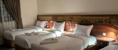 Family Quadruple Room | Desk, free WiFi