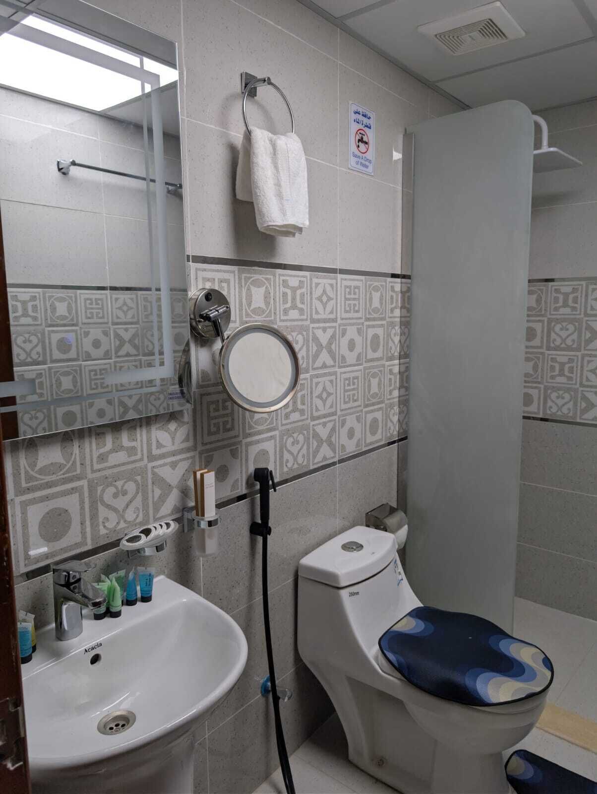 Kamar Quadruple Keluarga | Kamar mandi | Shower, perlengkapan mandi gratis, pengering rambut, dan handuk