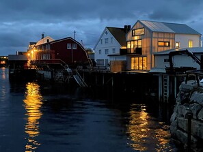 Exterior - Modern seaside house in Henningsvær (Henningsvær)