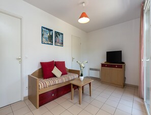 Apartment | Living room - Friendly 3-bedroom Stay in Ondres (Ondres)